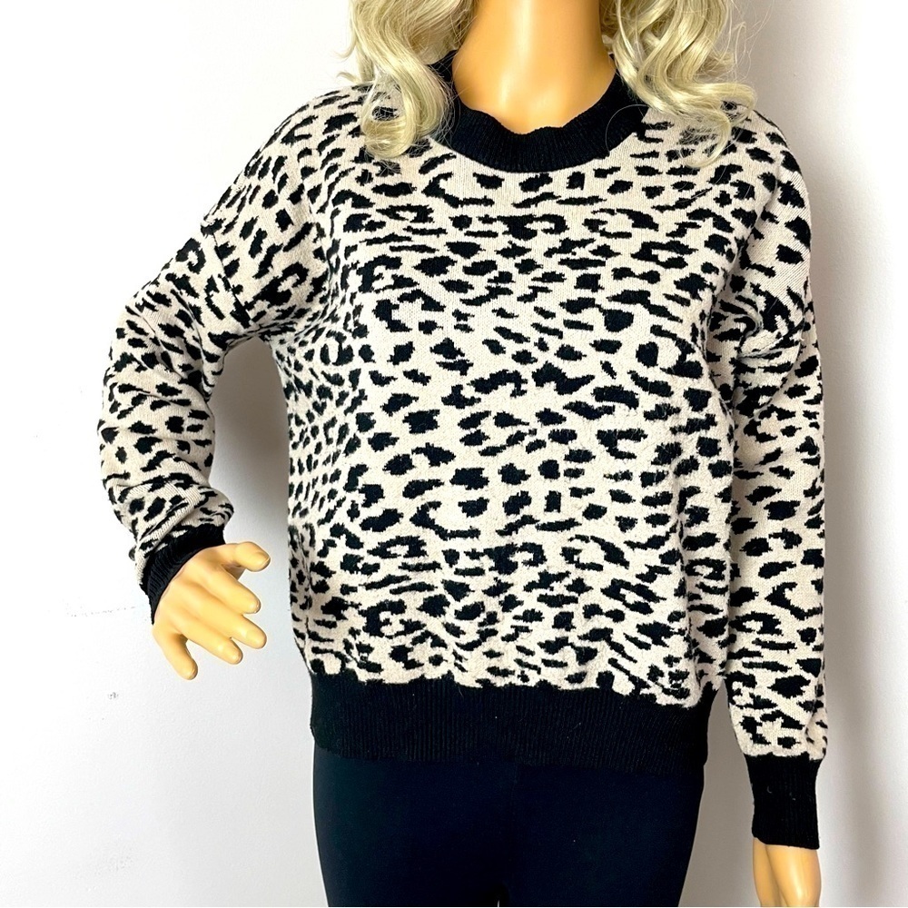 T Tahari Animal Print Cropped Sweater – Size Small
